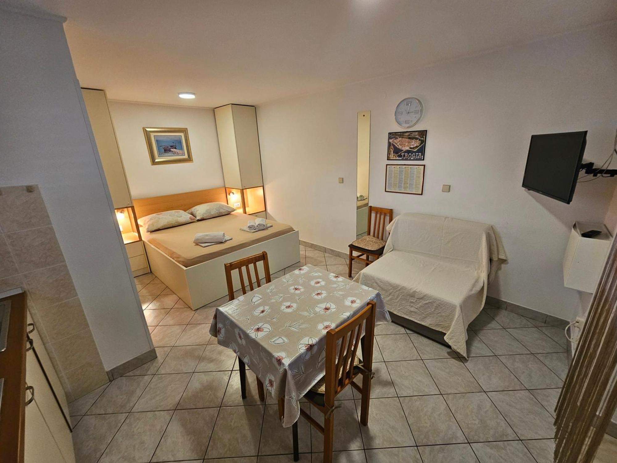 Apartment Nikica Trogir Quarto foto